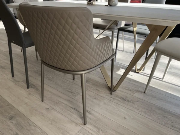 Olasz designer étkezőszék